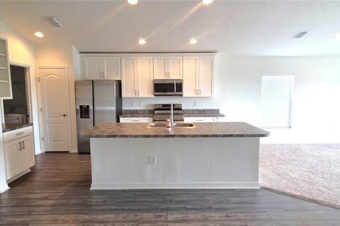House in Frostproof, Florida 4 bedrooms, 180.79 sq.m. № 2210367 - photo 11