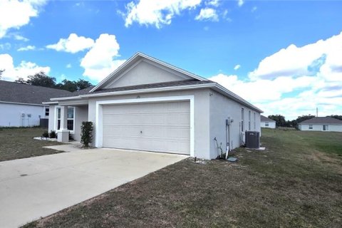 House in Frostproof, Florida 4 bedrooms, 180.79 sq.m. № 2210367 - photo 3