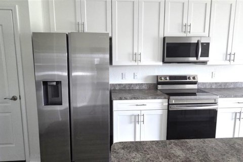 House in Frostproof, Florida 4 bedrooms, 180.79 sq.m. № 2210367 - photo 15