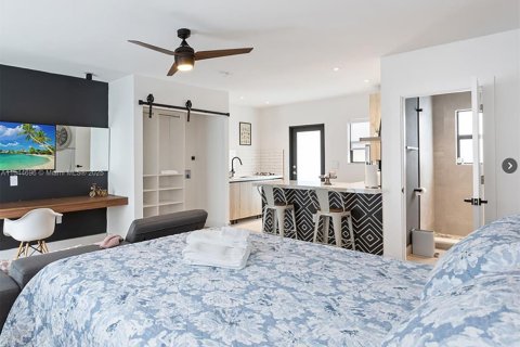 Студия в Майами, Флорида № 2035643