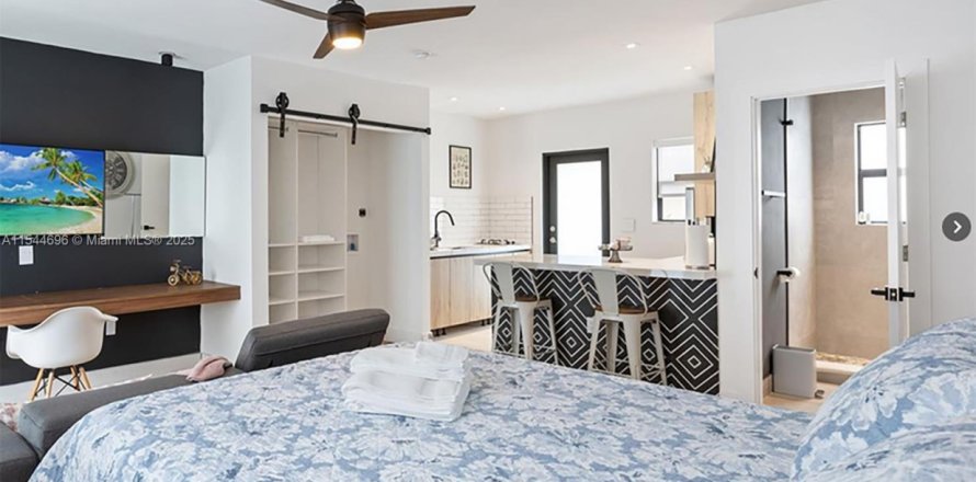 Студия в Майами, Флорида № 2035643