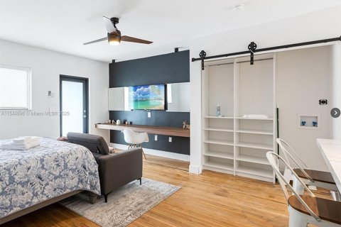 Снять в аренду виллу или дом в Майами, Флорида 46.45м2, № 2035643 - фото 3