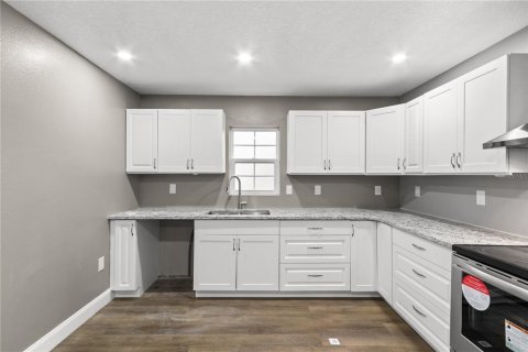 Villa ou maison à louer à Kissimmee, Floride: 3 chambres, 210.89 m2 № 1344615 - photo 11
