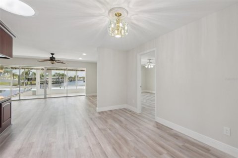 Villa ou maison à vendre à Apollo Beach, Floride: 3 chambres, 181.44 m2 № 1876092 - photo 2