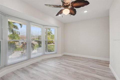 Villa ou maison à vendre à Apollo Beach, Floride: 3 chambres, 181.44 m2 № 1876092 - photo 4