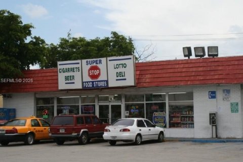 Commercial property in Miami Gardens, Florida № 2240033