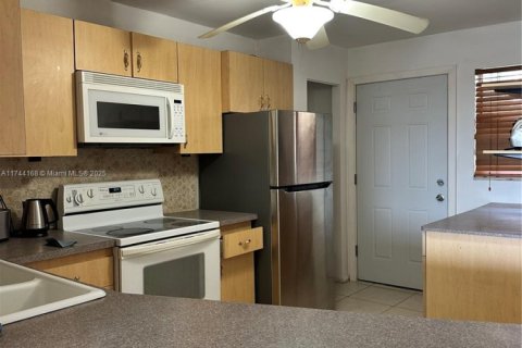Condominio en venta en Miami, Florida, 2 dormitorios, 122.35 m2 № 1868506 - foto 3