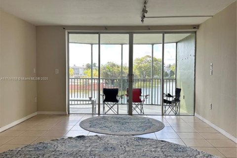 Condominio en venta en Miami, Florida, 2 dormitorios, 122.35 m2 № 1868506 - foto 2