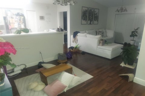 Снять в аренду квартиру в Дорал, Флорида 2 спальни, 89.19м2, № 1942397 - фото 3