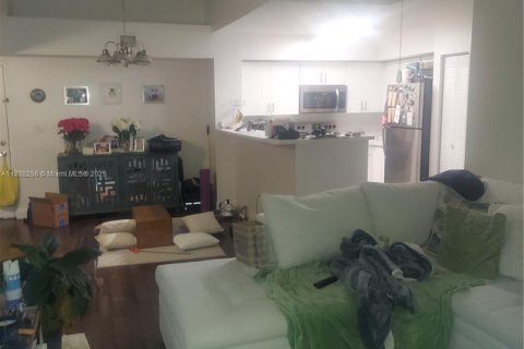 Снять в аренду квартиру в Дорал, Флорида 2 спальни, 89.19м2, № 1942397 - фото 4