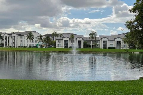 Снять в аренду квартиру в Дорал, Флорида 2 спальни, 89.19м2, № 1942397 - фото 1