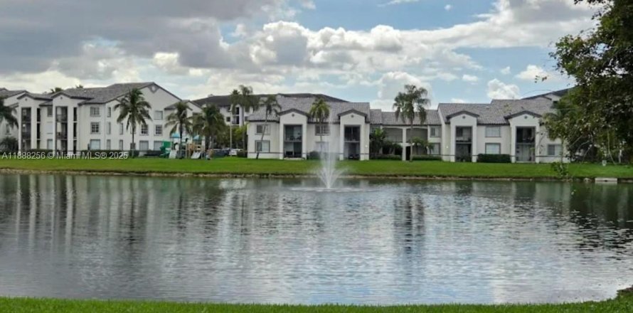 Квартира в Дорал, Флорида 2 спальни, 89.19м2 № 1942397