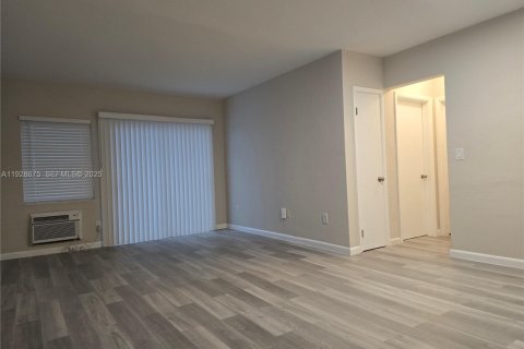 Apartment in Miami Beach, Florida 1 bedroom, 65.03 sq.m. № 1991348 - photo 17