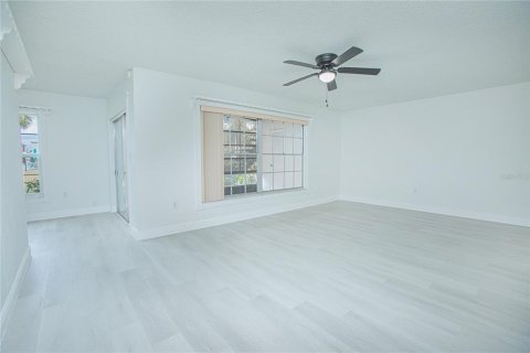 Condominio en venta en Kissimmee, Florida, 2 dormitorios, 81.01 m2 № 1519297 - foto 3
