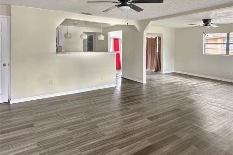 House in Sanford, Florida 3 bedrooms, 133.78 sq.m. № 1422478 - photo 3