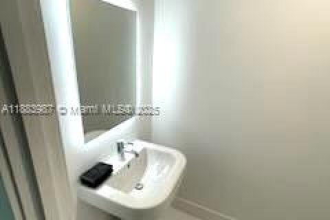 Condominio en venta en Miami, Florida, 1 dormitorio, 73.49 m2 № 1978533 - foto 10