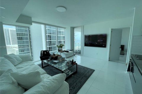 Condominio en venta en Miami, Florida, 1 dormitorio, 73.49 m2 № 1978533 - foto 3