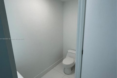 Condominio en venta en Miami, Florida, 1 dormitorio, 73.49 m2 № 1978533 - foto 16