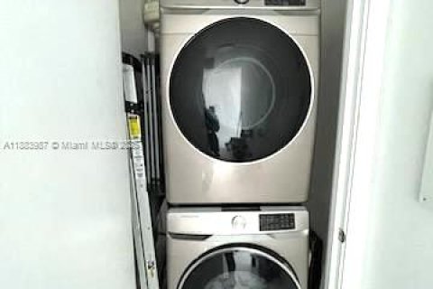 Condominio en venta en Miami, Florida, 1 dormitorio, 73.49 m2 № 1978533 - foto 11