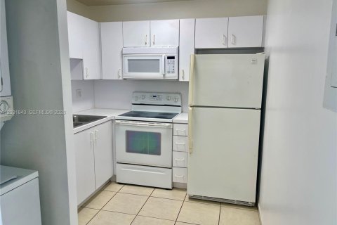 Copropriété à louer à Miami, Floride: 2 chambres, 78.04 m2 № 2077938 - photo 5