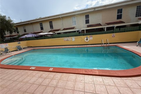Copropriété à louer à Miami, Floride: 2 chambres, 78.04 m2 № 2077938 - photo 19