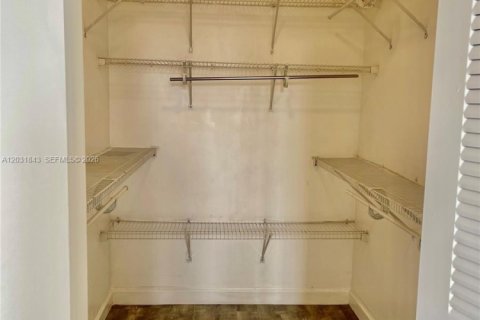 Copropriété à louer à Miami, Floride: 2 chambres, 78.04 m2 № 2077938 - photo 14