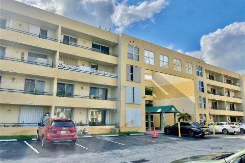 Copropriété à louer à Miami, Floride: 2 chambres, 78.04 m2 № 2077938 - photo 2