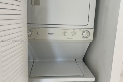 Copropriété à louer à Miami, Floride: 2 chambres, 78.04 m2 № 2077938 - photo 6