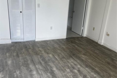 Copropriété à louer à Miami, Floride: 2 chambres, 78.04 m2 № 2077938 - photo 15
