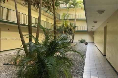 Copropriété à louer à Miami, Floride: 2 chambres, 78.04 m2 № 2077938 - photo 4