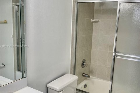 Copropriété à louer à Miami, Floride: 2 chambres, 78.04 m2 № 2077938 - photo 11