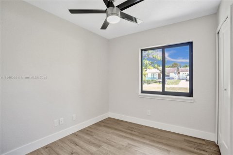 House in Lake Worth, Florida 3 bedrooms, 116.59 sq.m. № 1842854 - photo 16