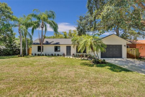 House in Lake Worth, Florida 3 bedrooms, 116.59 sq.m. № 1842854 - photo 1