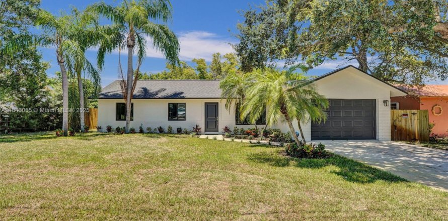 House in Lake Worth, Florida 3 bedrooms, 116.59 sq.m. № 1842854