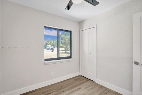 House in Lake Worth, Florida 3 bedrooms, 116.59 sq.m. № 1842854 - photo 15