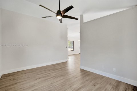House in Lake Worth, Florida 3 bedrooms, 116.59 sq.m. № 1842854 - photo 13