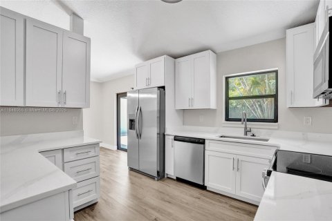 House in Lake Worth, Florida 3 bedrooms, 116.59 sq.m. № 1842854 - photo 10