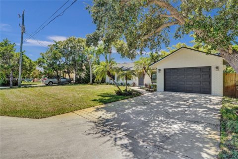 House in Lake Worth, Florida 3 bedrooms, 116.59 sq.m. № 1842854 - photo 2