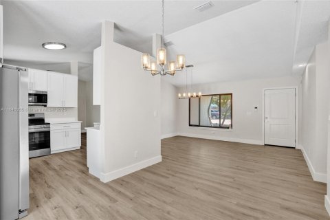 House in Lake Worth, Florida 3 bedrooms, 116.59 sq.m. № 1842854 - photo 6