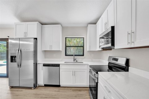 House in Lake Worth, Florida 3 bedrooms, 116.59 sq.m. № 1842854 - photo 9