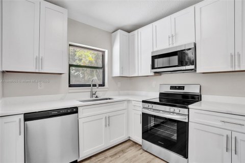 House in Lake Worth, Florida 3 bedrooms, 116.59 sq.m. № 1842854 - photo 8