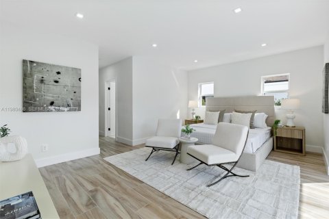 House in Miami, Florida 5 bedrooms, 197.14 sq.m. № 2043881 - photo 13