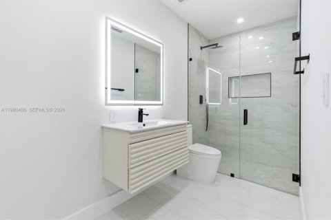 House in Miami, Florida 5 bedrooms, 197.14 sq.m. № 2043881 - photo 22