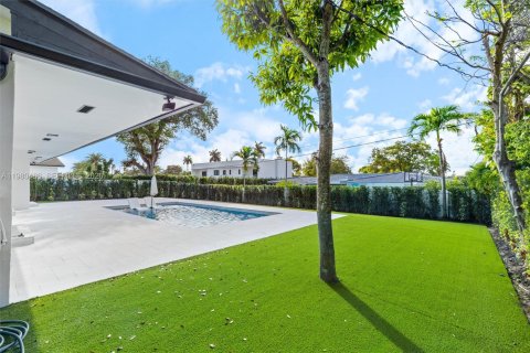 House in Miami, Florida 5 bedrooms, 197.14 sq.m. № 2043881 - photo 4