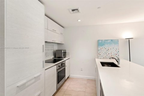 Condominio en alquiler en Miami, Florida, 2 dormitorios, 80.64 m2 № 1951973 - foto 4