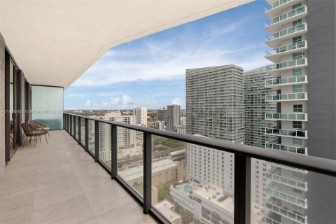 Condominio en alquiler en Miami, Florida, 2 dormitorios, 80.64 m2 № 1951973 - foto 2