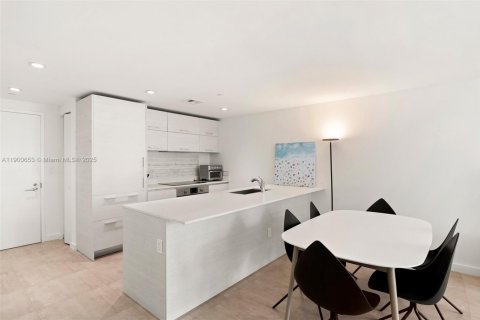 Condominio en alquiler en Miami, Florida, 2 dormitorios, 80.64 m2 № 1951973 - foto 3