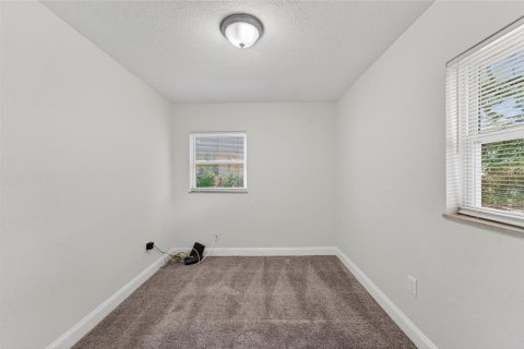 House in Tampa, Florida 3 bedrooms, 92.81 sq.m. № 2235577 - photo 26