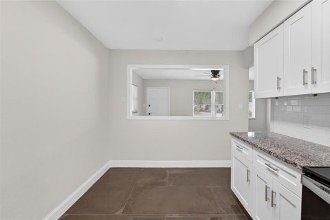 House in Tampa, Florida 3 bedrooms, 92.81 sq.m. № 2235577 - photo 14