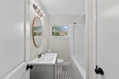 House in Tampa, Florida 3 bedrooms, 92.81 sq.m. № 2235577 - photo 28